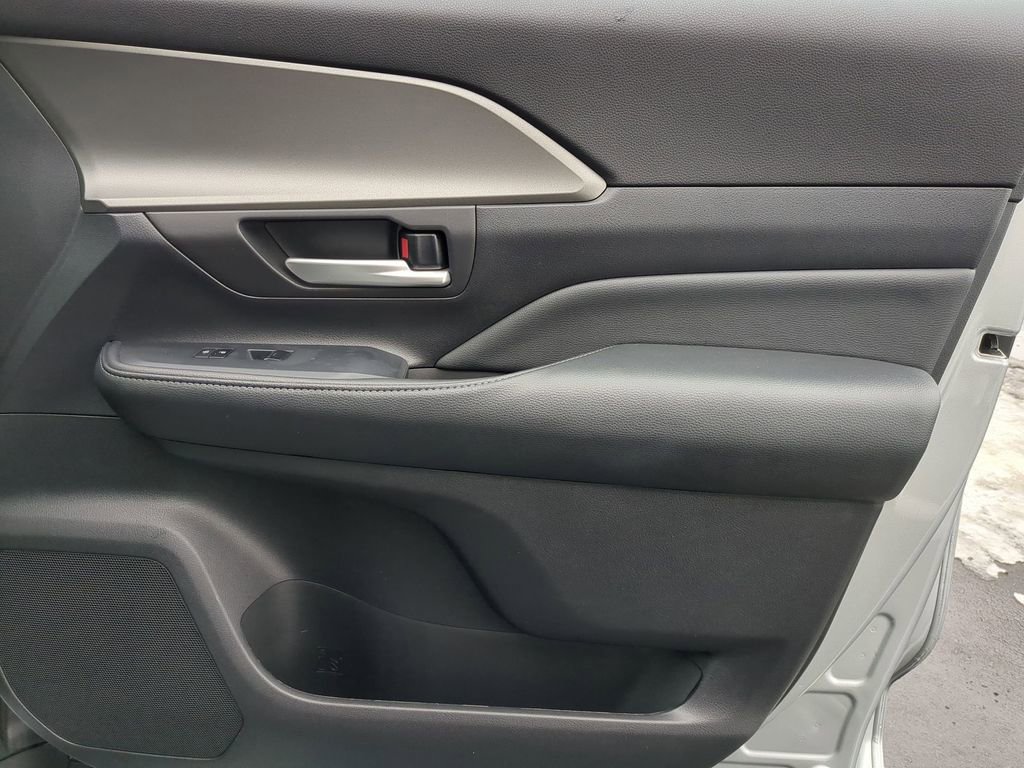 Used 2025 Toyota Grand Highlander AWD image 36
