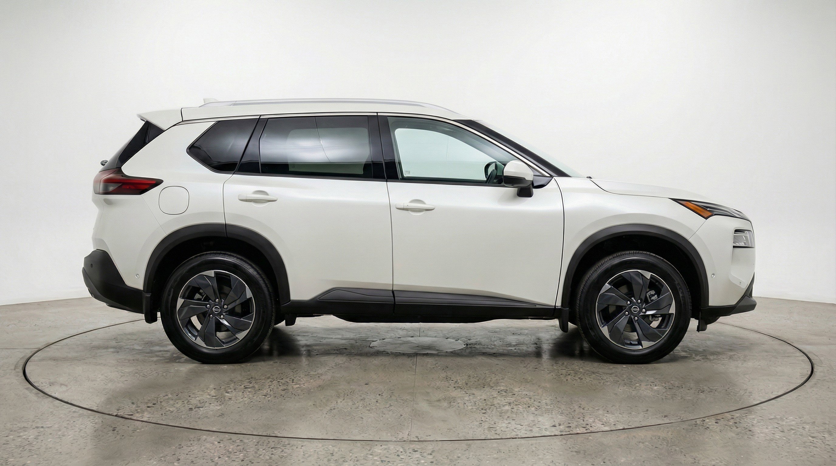 Used 2025 Nissan Rogue SV FWD image 11