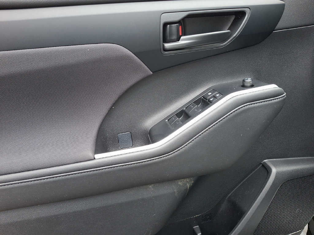 Certified 2025 Toyota Highlander LE AWD/4WD image 13