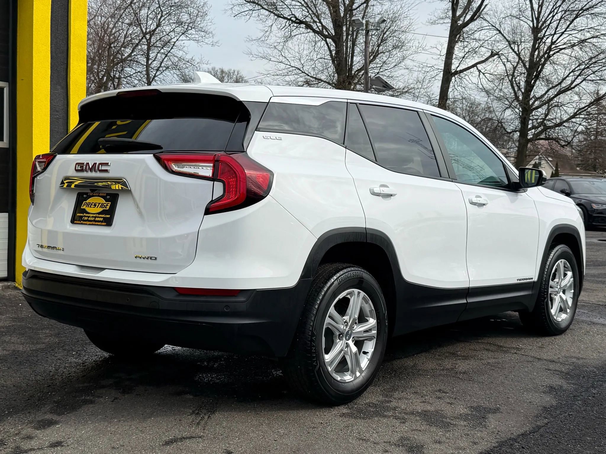 Used 2022 GMC Terrain SLE image 6