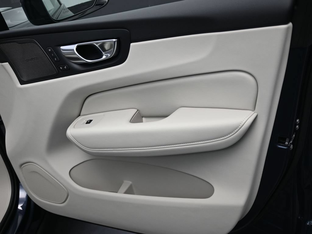 New 2026 Volvo XC60 T8 Ultra w/ Protection Package Premier AWD/4WD image 28