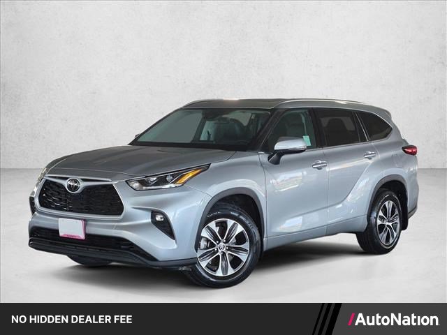 Used 2021 Toyota Highlander XLE AWD/4WD image 1
