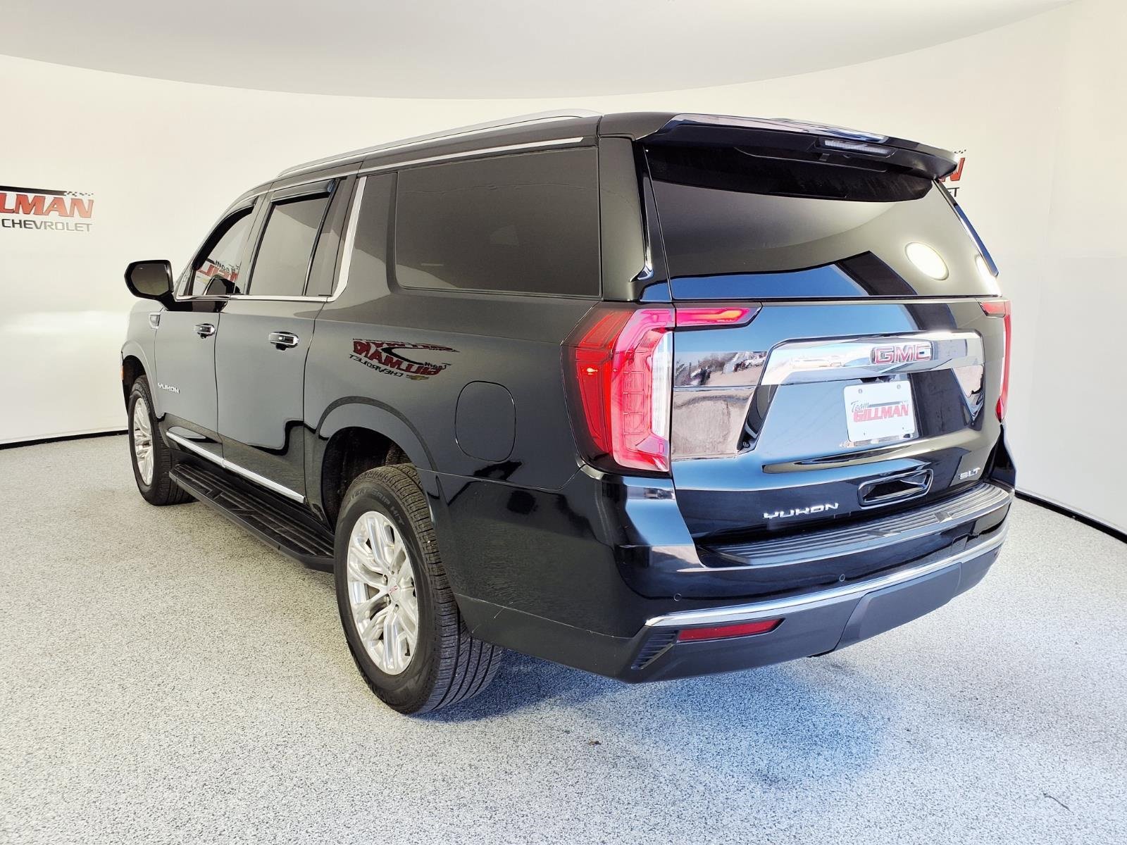 Used 2023 GMC Yukon XL SLT image 2
