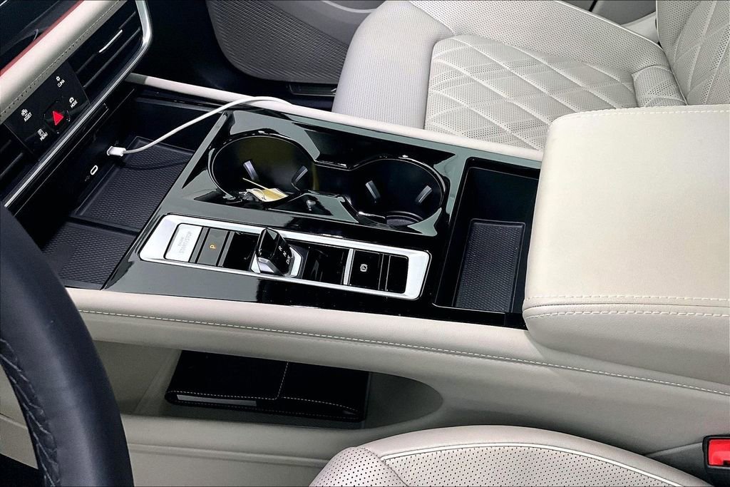 Used 2024 Volkswagen Atlas SEL Premium R-Line image 18