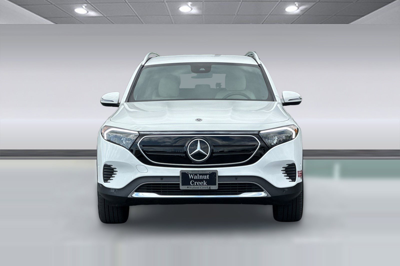 Used 2023 Mercedes-Benz EQB 300 4MATIC image 5