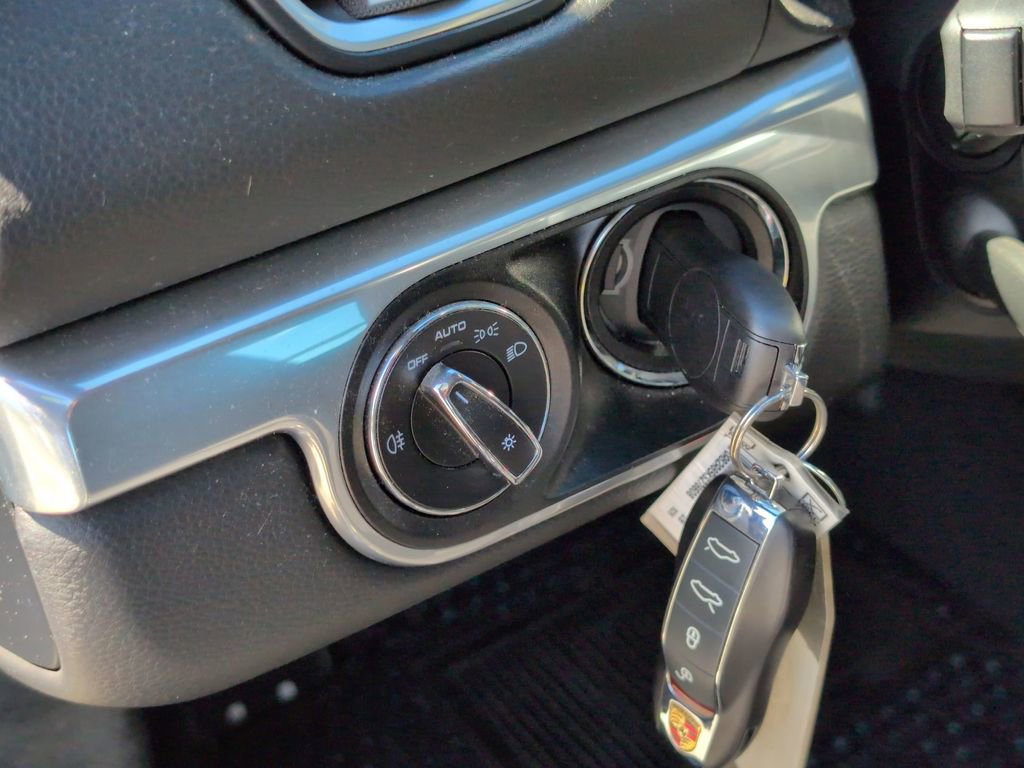 Used 2019 Porsche 718 Cayman S image 15