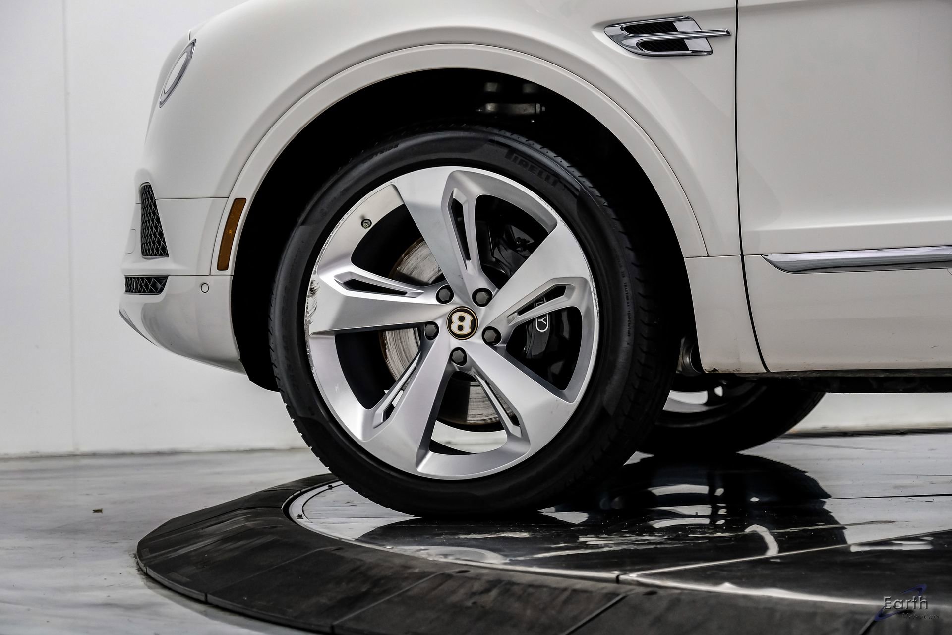 Used 2019 Bentley Bentayga image 96