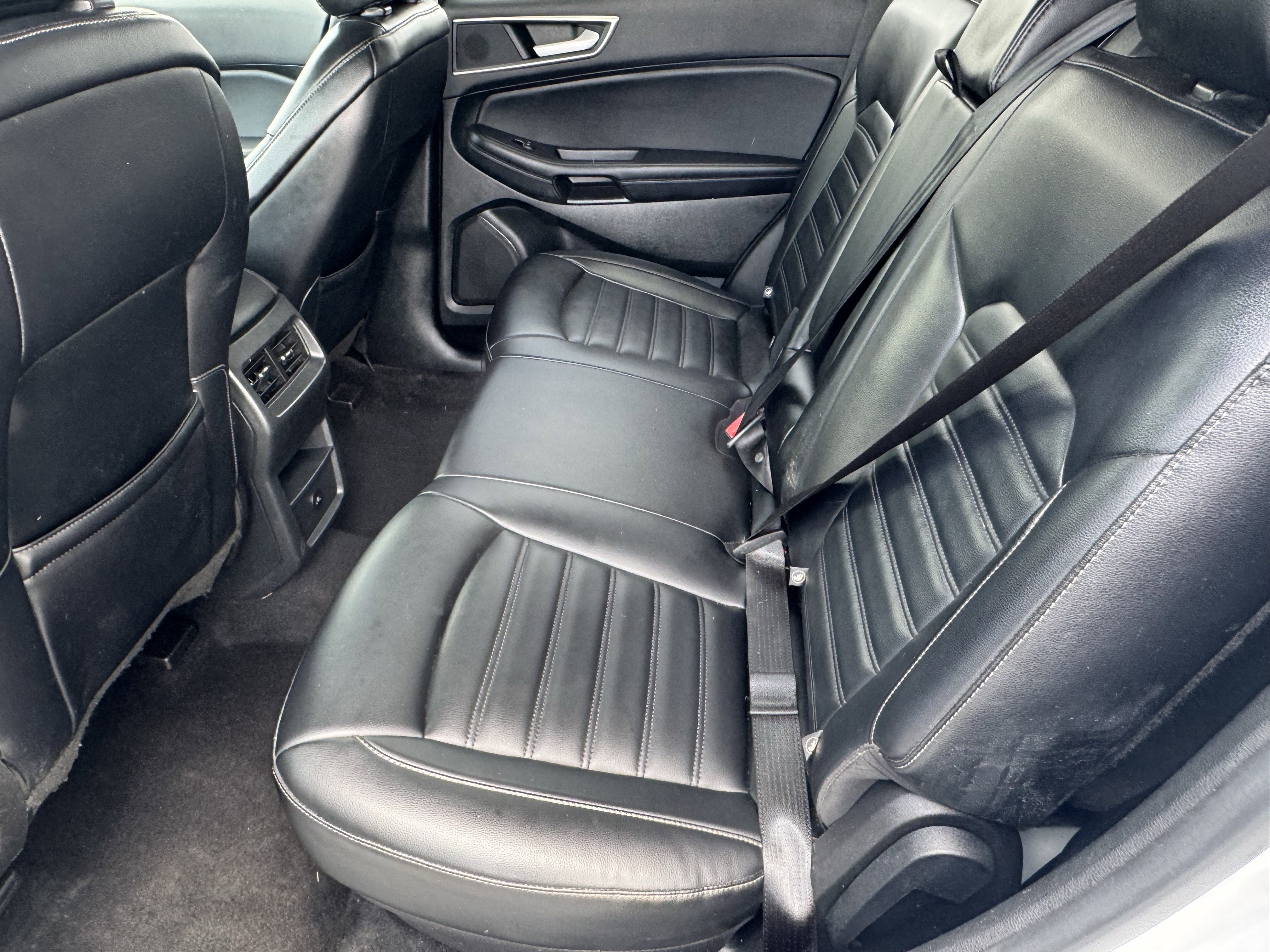 Used 2023 Ford Edge SEL image 11