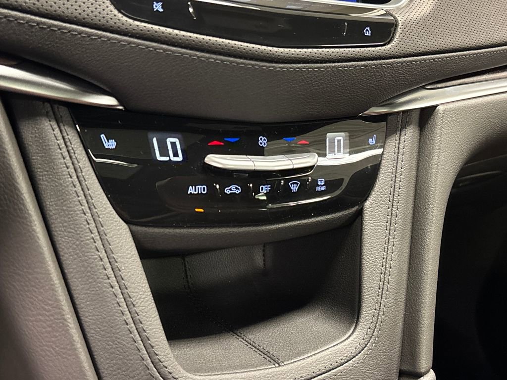 New 2026 Cadillac XT5 Premium Luxury w/ LPO, ONYX Package image 39