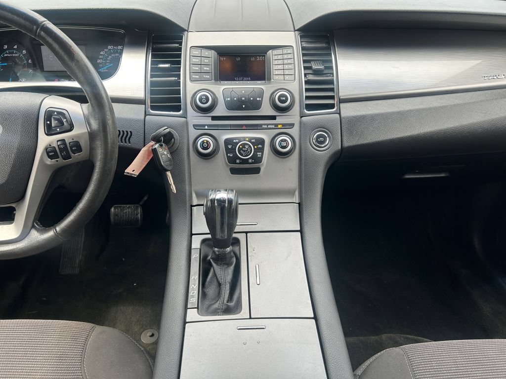 Used 2015 Ford Taurus SEL FWD image 11