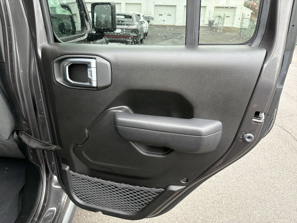 Used 2024 Jeep Wrangler Unlimited image 17