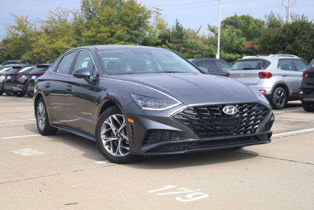 Used 2023 Hyundai Sonata SEL w/ Cargo Package FWD image 3