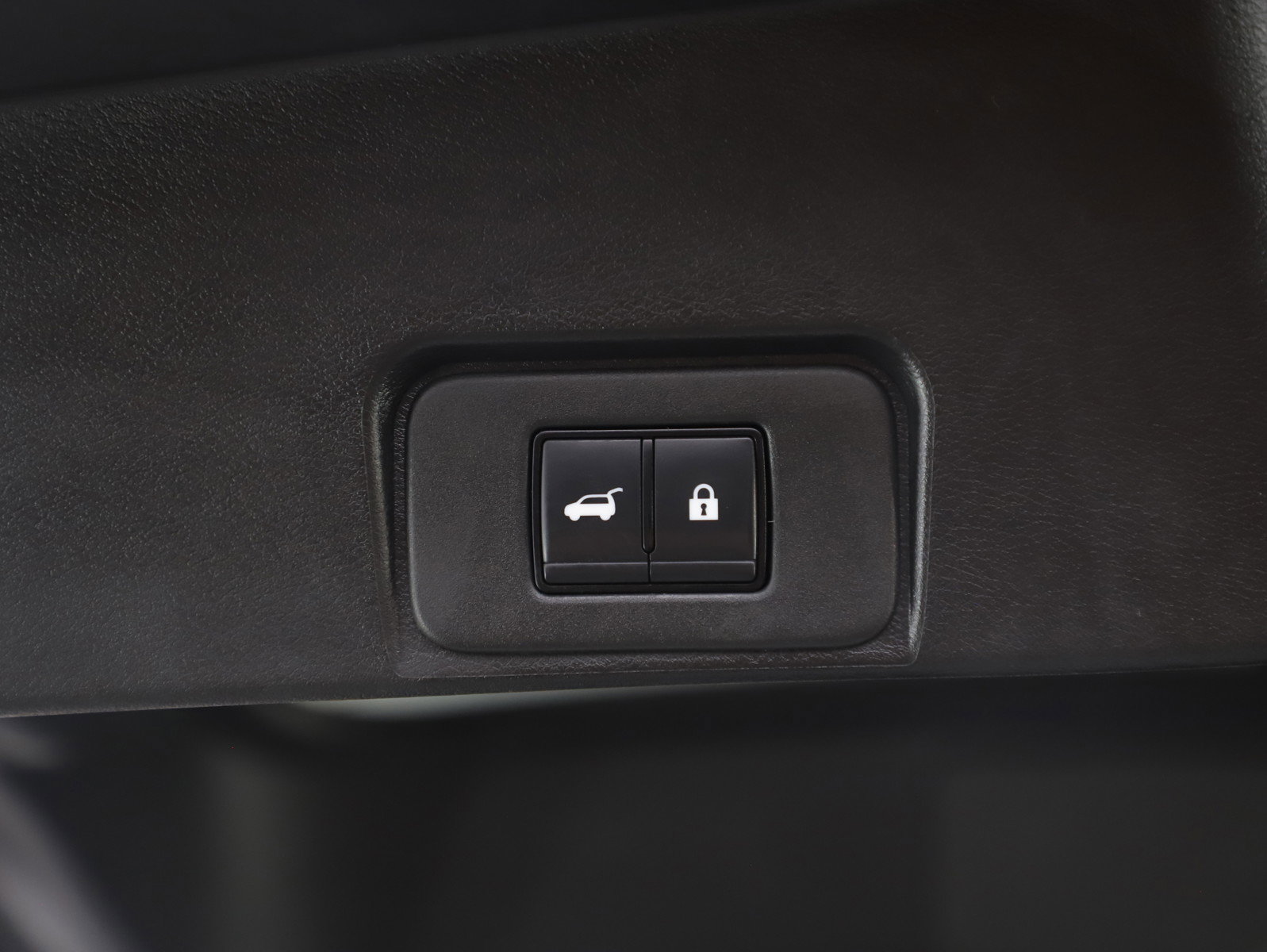 Used 2025 Nissan Rogue SV image 17