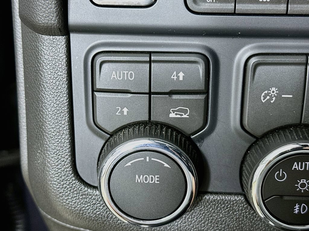 Used 2026 Chevrolet Suburban Premier AWD/4WD image 22