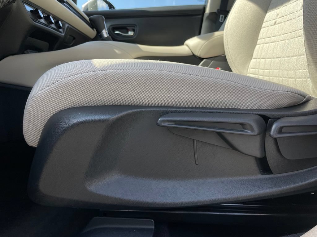 Certified 2026 Honda HR-V LX image 24
