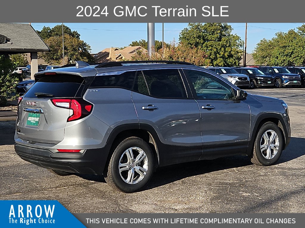 Used 2024 GMC Terrain SLE w/ Driver Convenience Package FWD image 13