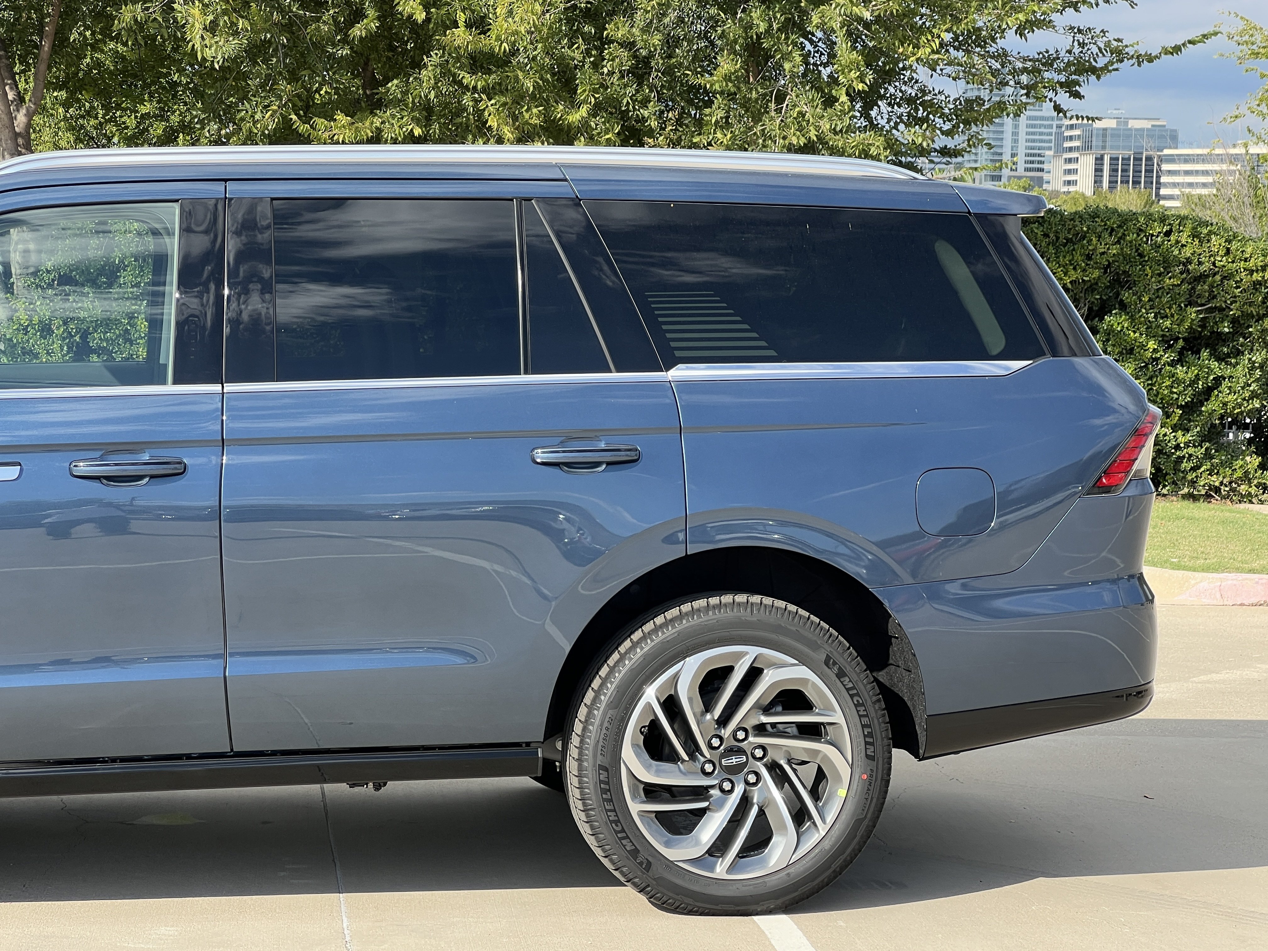 New 2027 Lincoln Navigator Reserve AWD/4WD image 6