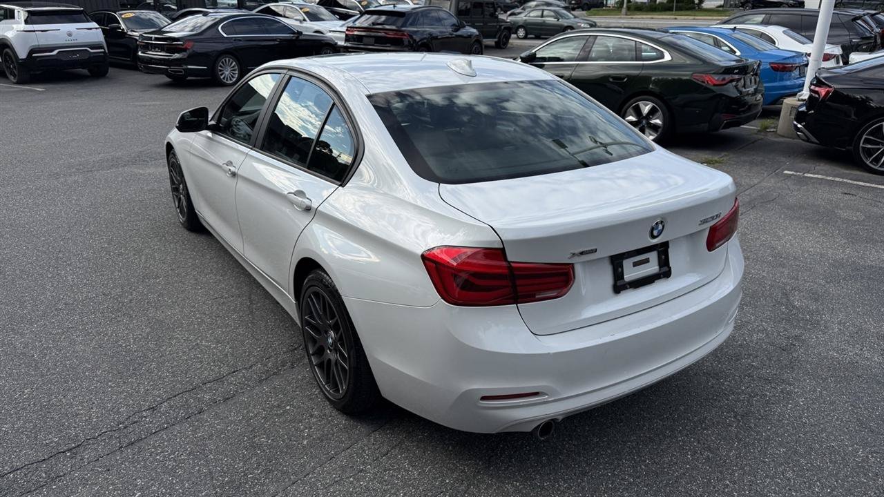 Used 2018 BMW 320i xDrive Sedan AWD/4WD image 14