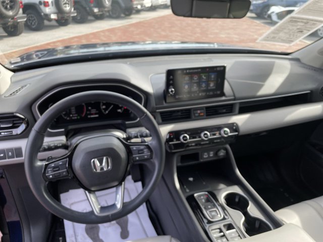 Used 2023 Honda Pilot Touring image 19