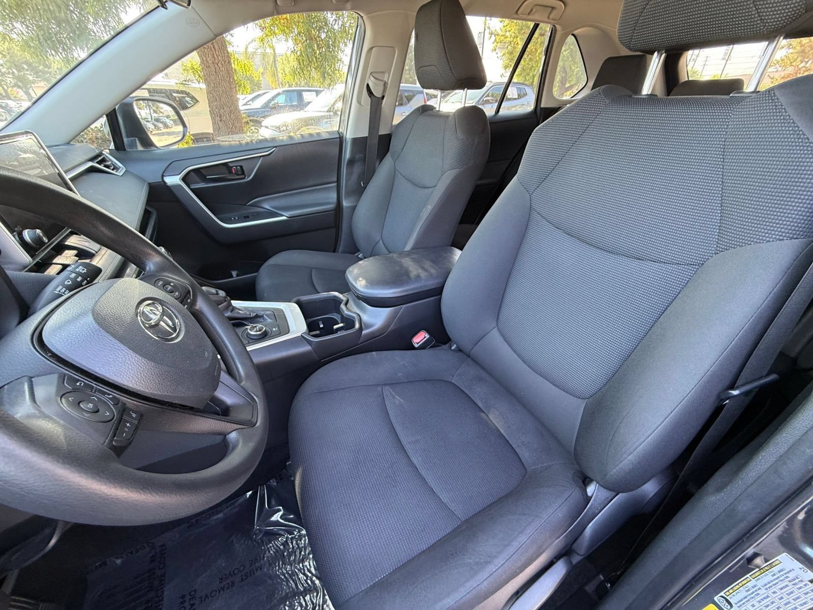 Used 2024 Toyota RAV4 LE AWD/4WD image 32