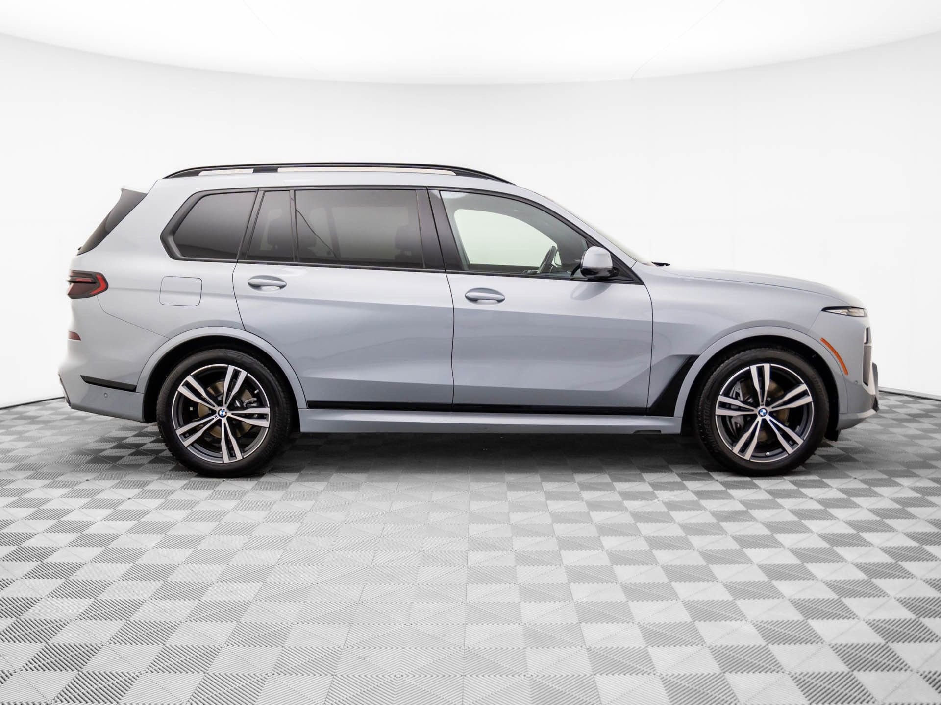 Used 2023 BMW X7 xDrive40i w/ M Sport Package image 7