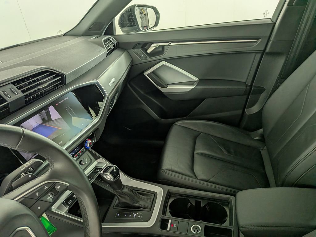 Used 2025 Audi Q3 2.0T Premium image 28