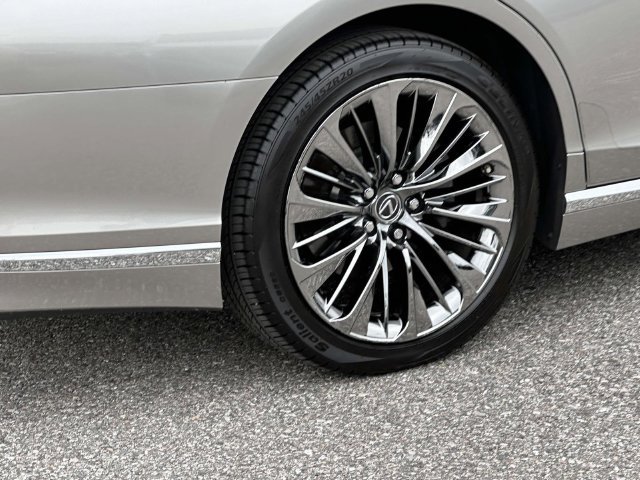 Used 2018 Lexus LS 500 w/ Luxury Package RWD image 31