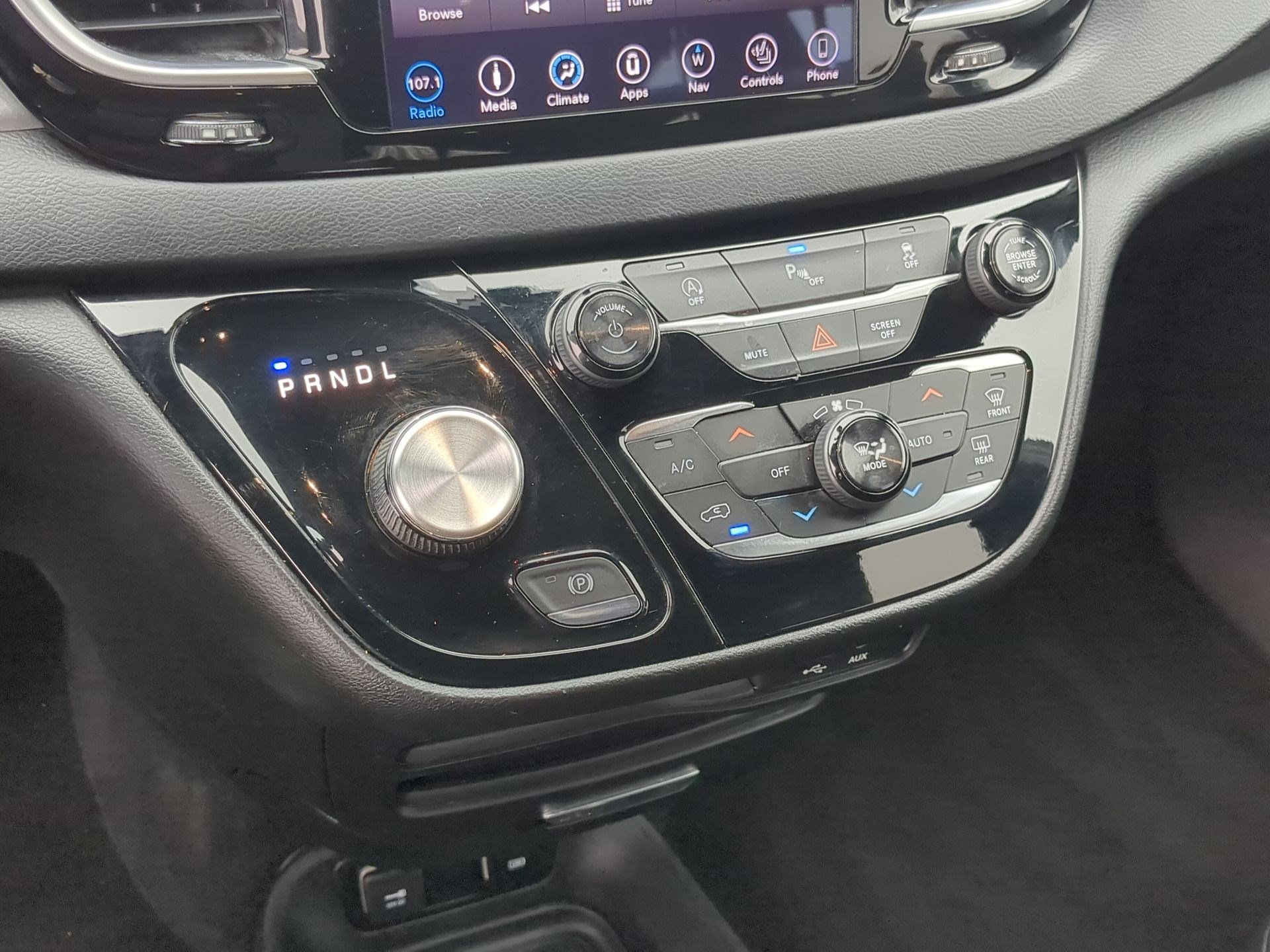 Used 2018 Chrysler Pacifica Touring-L w/ S Appearance Package image 19