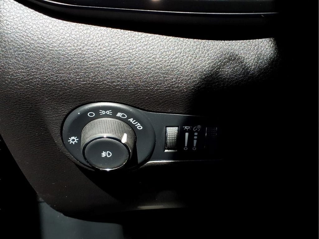 Used 2025 Jeep Compass Trailhawk AWD/4WD image 19