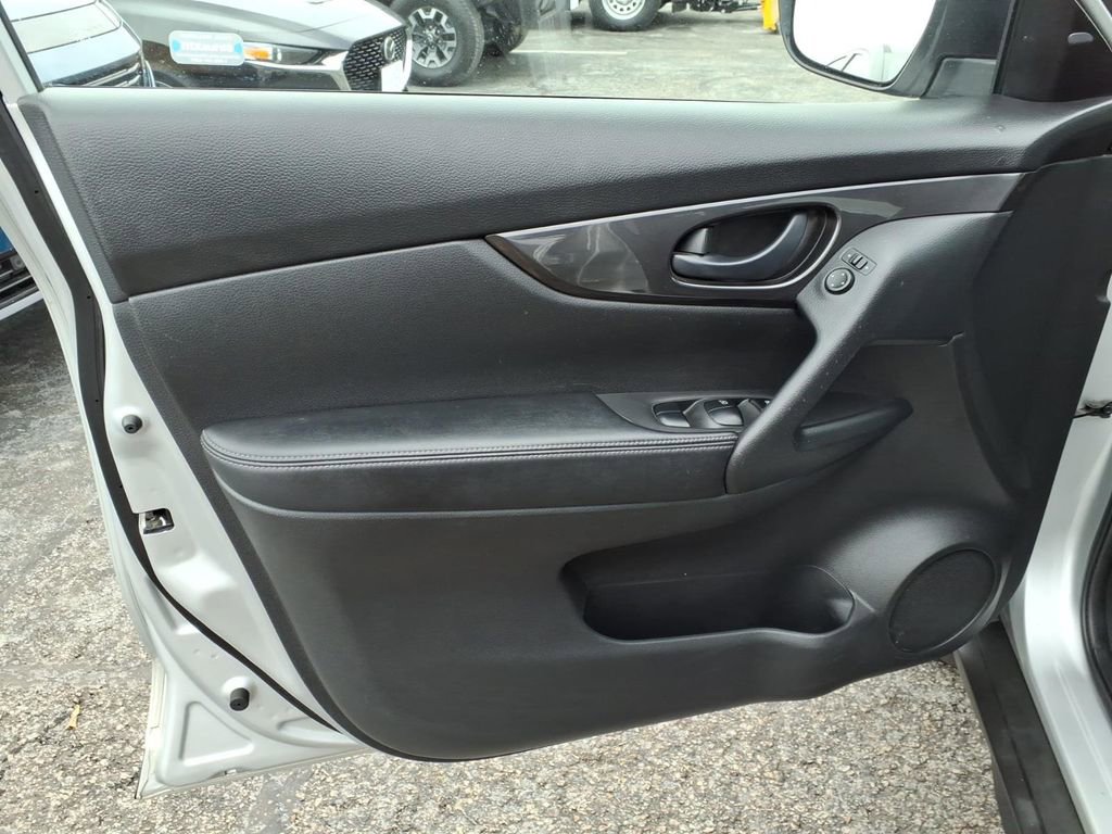 Used 2020 Nissan Rogue S image 10