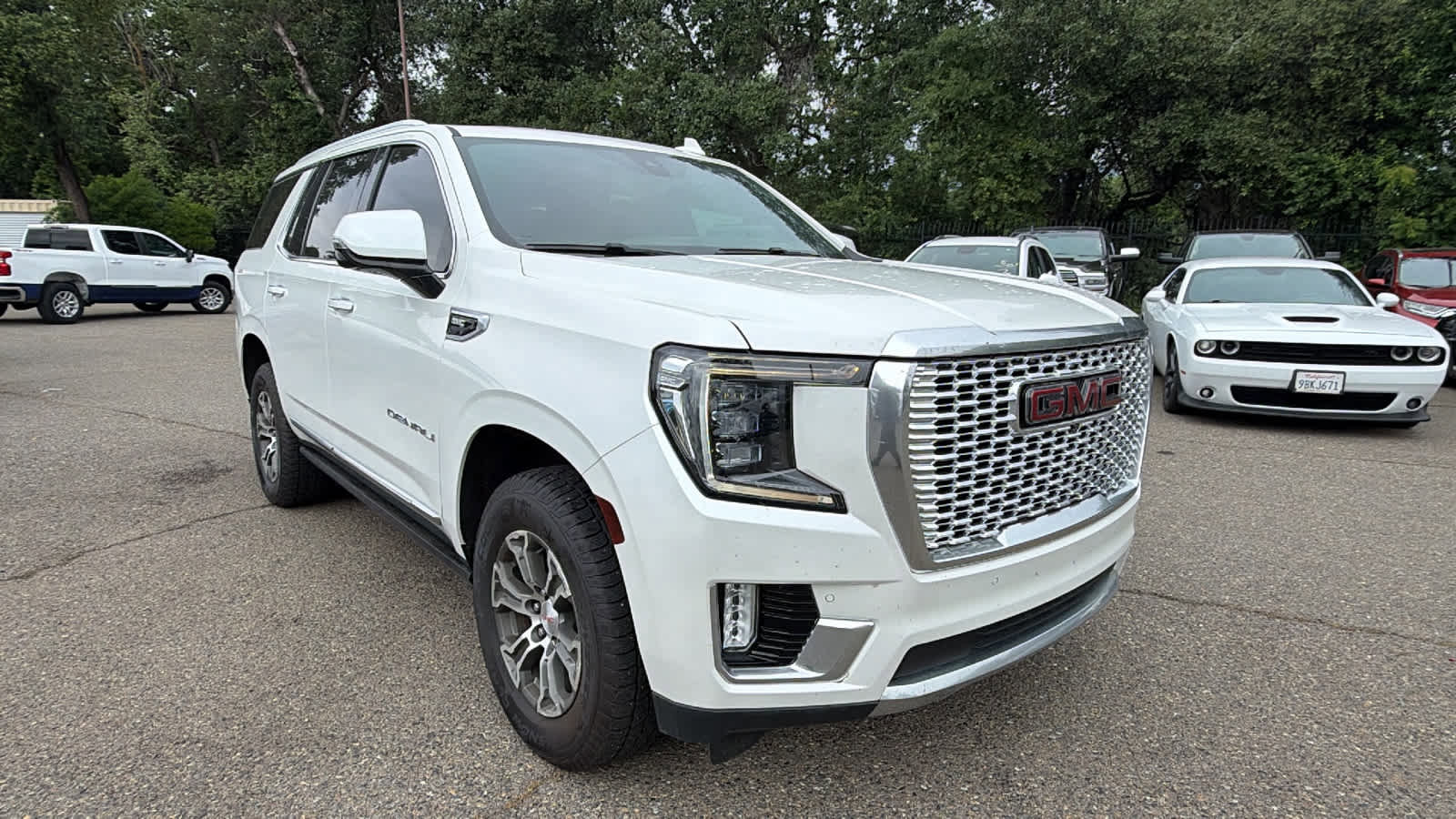 Used 2021 GMC Yukon Denali w/ Denali Ultimate Package AWD/4WD image 3