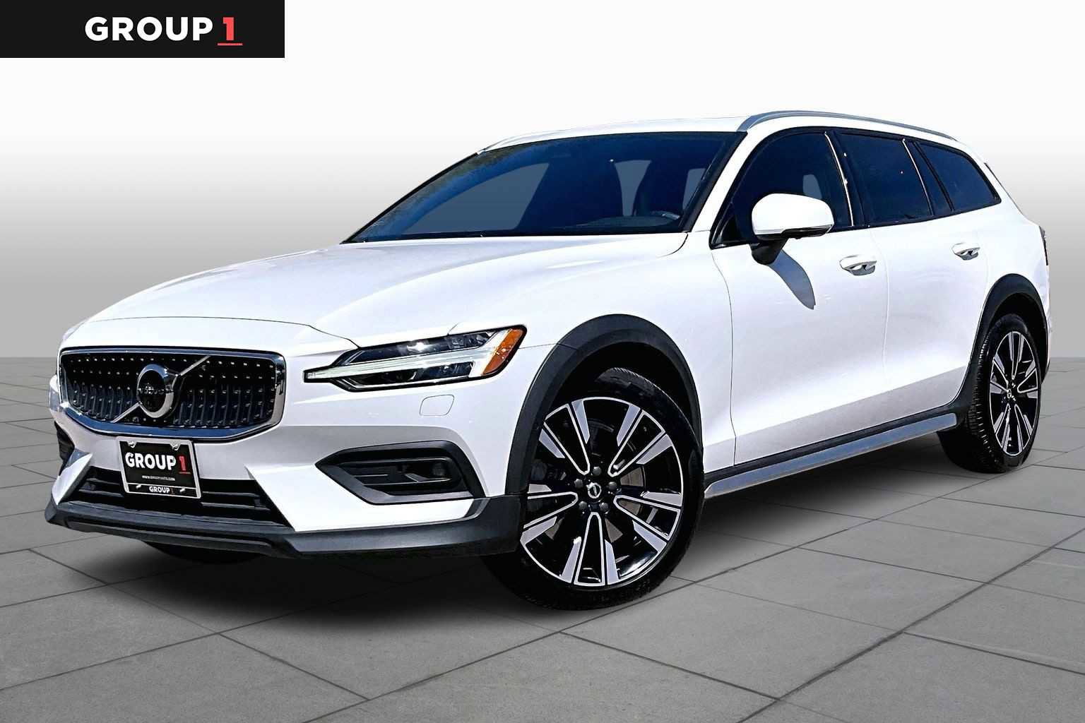 Used 2023 Volvo V60 B5 Cross Country Ultimate w/ Climate Package image 1