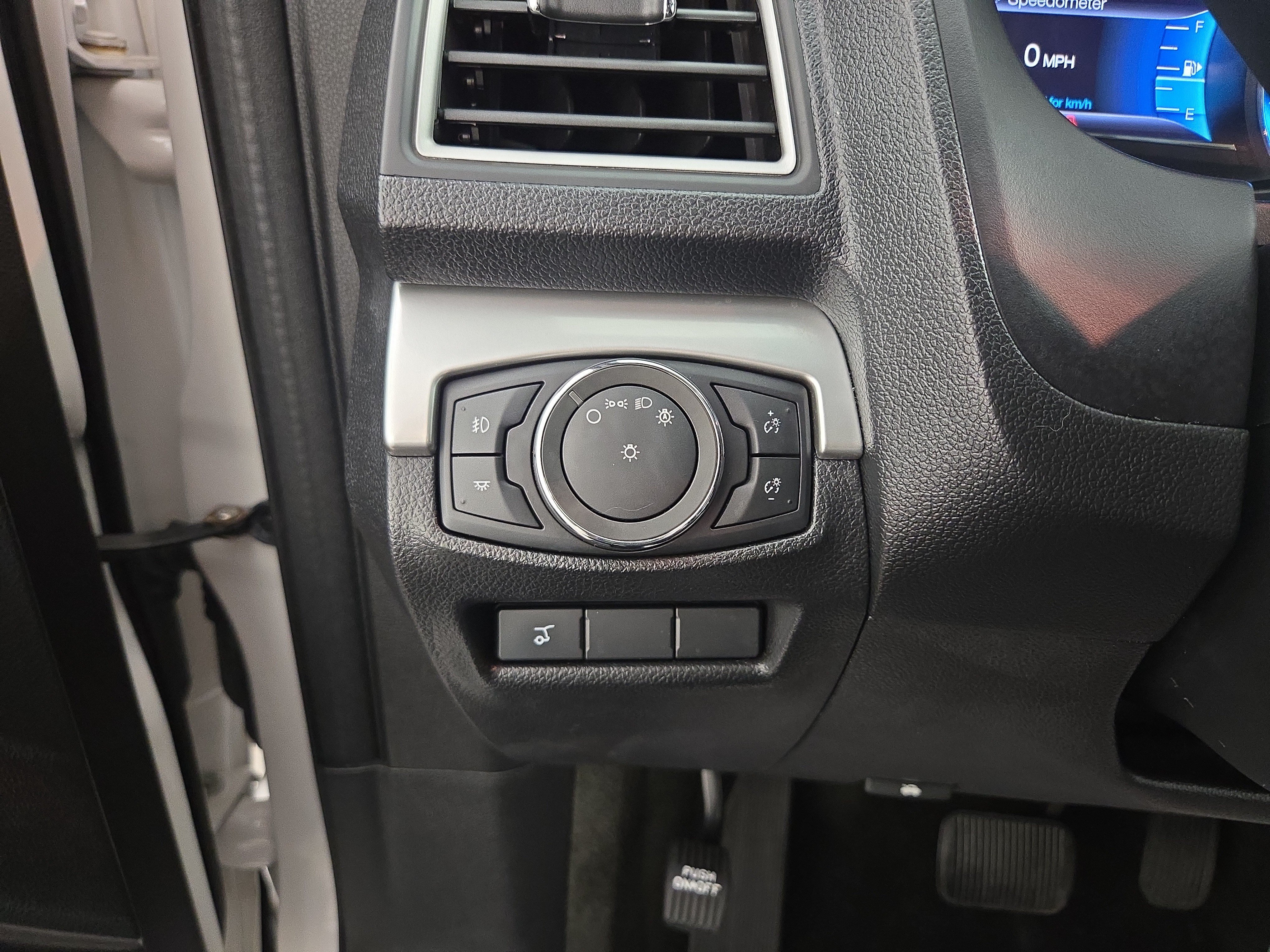 Used 2017 Ford Explorer XLT w/ Equipment Group 202A AWD/4WD image 31