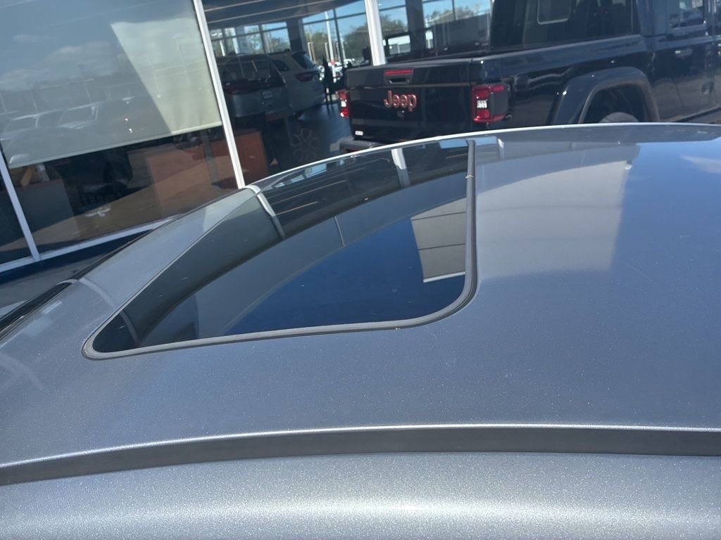 Used 2015 Hyundai Elantra SE w/ Option Group 03 FWD image 5