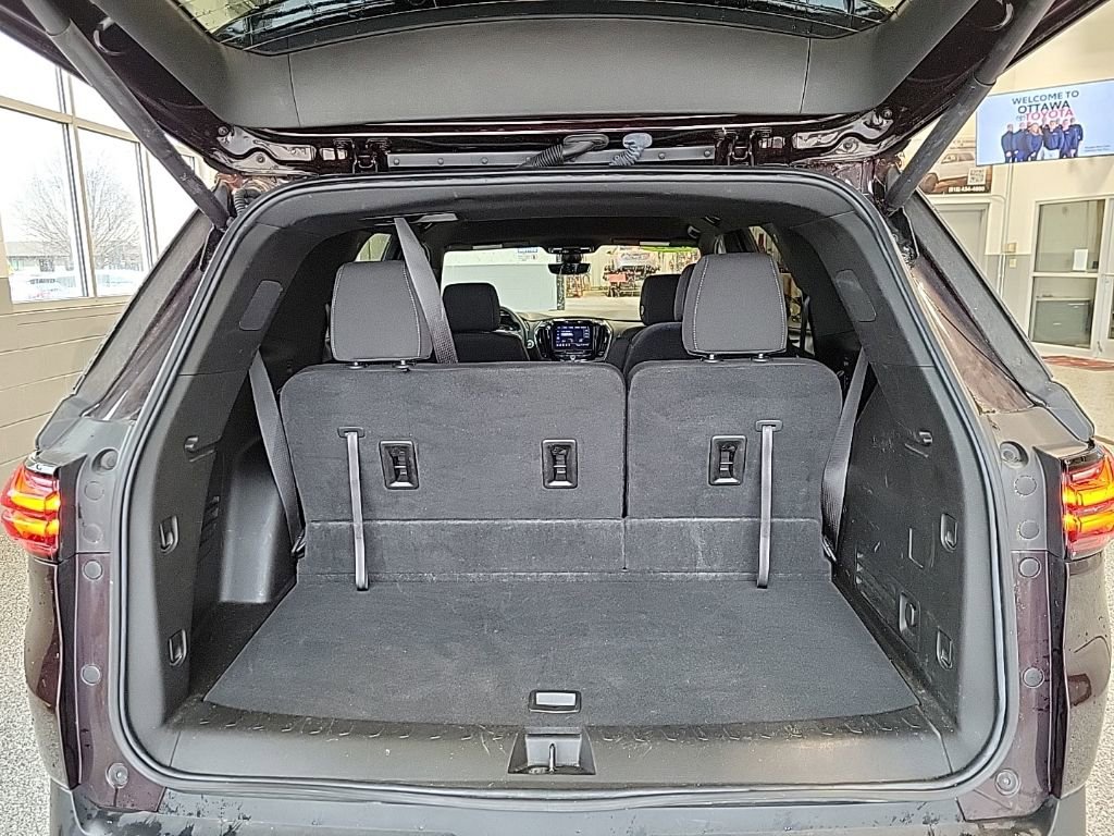 Used 2023 Chevrolet Traverse LT w/ Rear Camera Mirror Package image 14