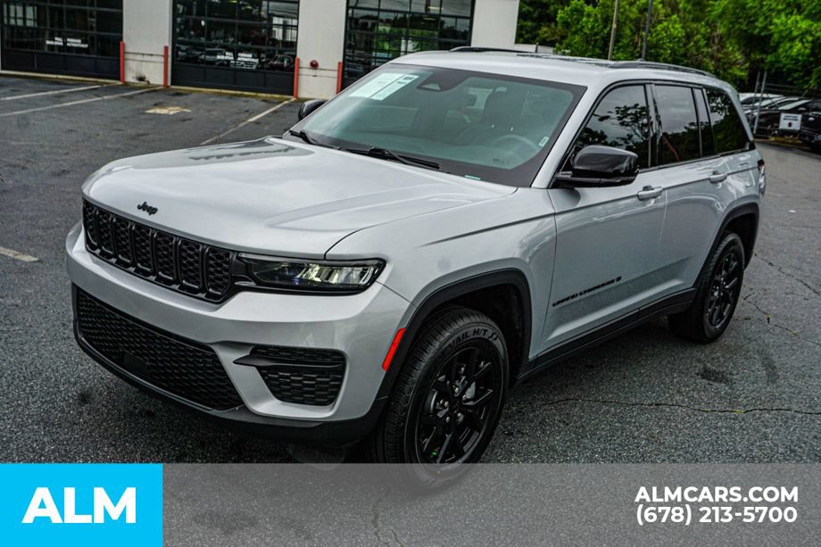 Used 2025 Jeep Grand Cherokee Altitude AWD/4WD image 14