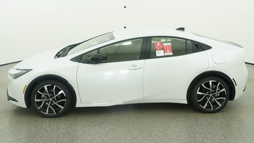 New 2027 Toyota Prius Plug-In Hybrid FWD image 3