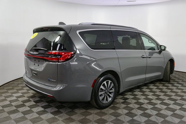 Used 2021 Chrysler Pacifica Touring-L image 13