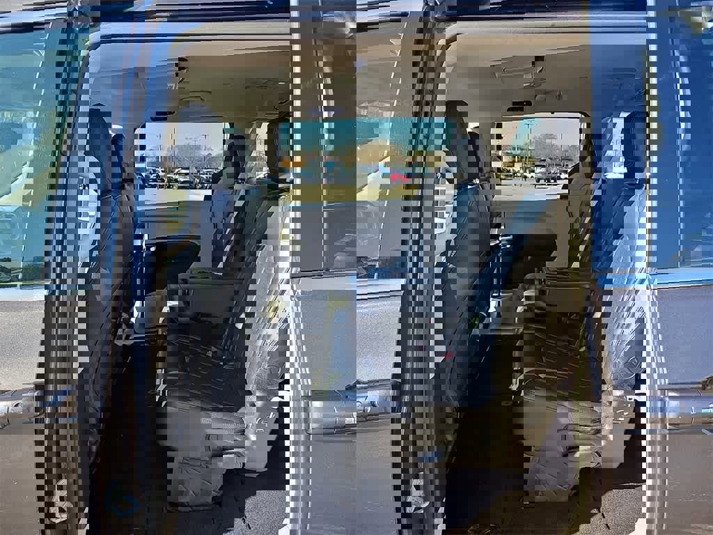 Used 2019 Chrysler Pacifica Touring-L image 9