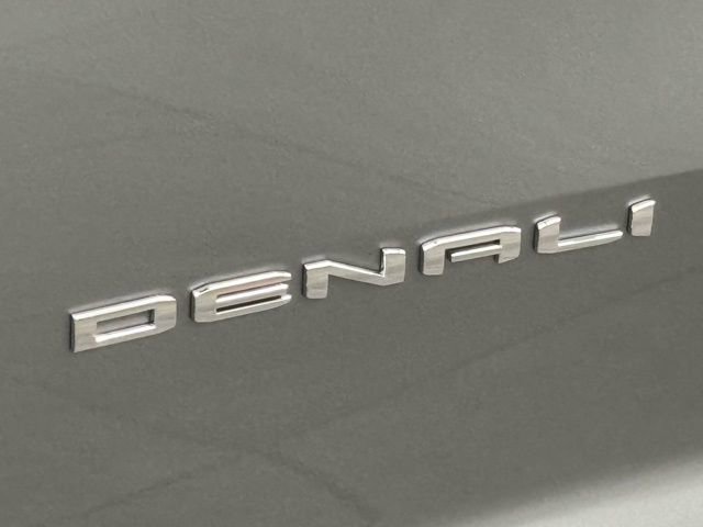 New 2026 GMC Acadia Denali w/ Super Cruise Package image 7