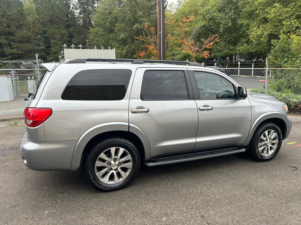 Used 2017 Toyota Sequoia Limited w/ Safety & Convenience Package AWD/4WD image 4