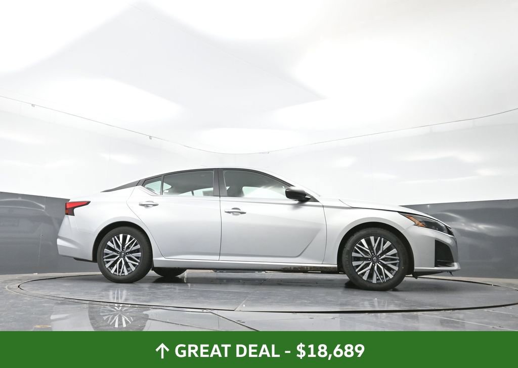Used 2024 Nissan Altima 2.5 SV image 50