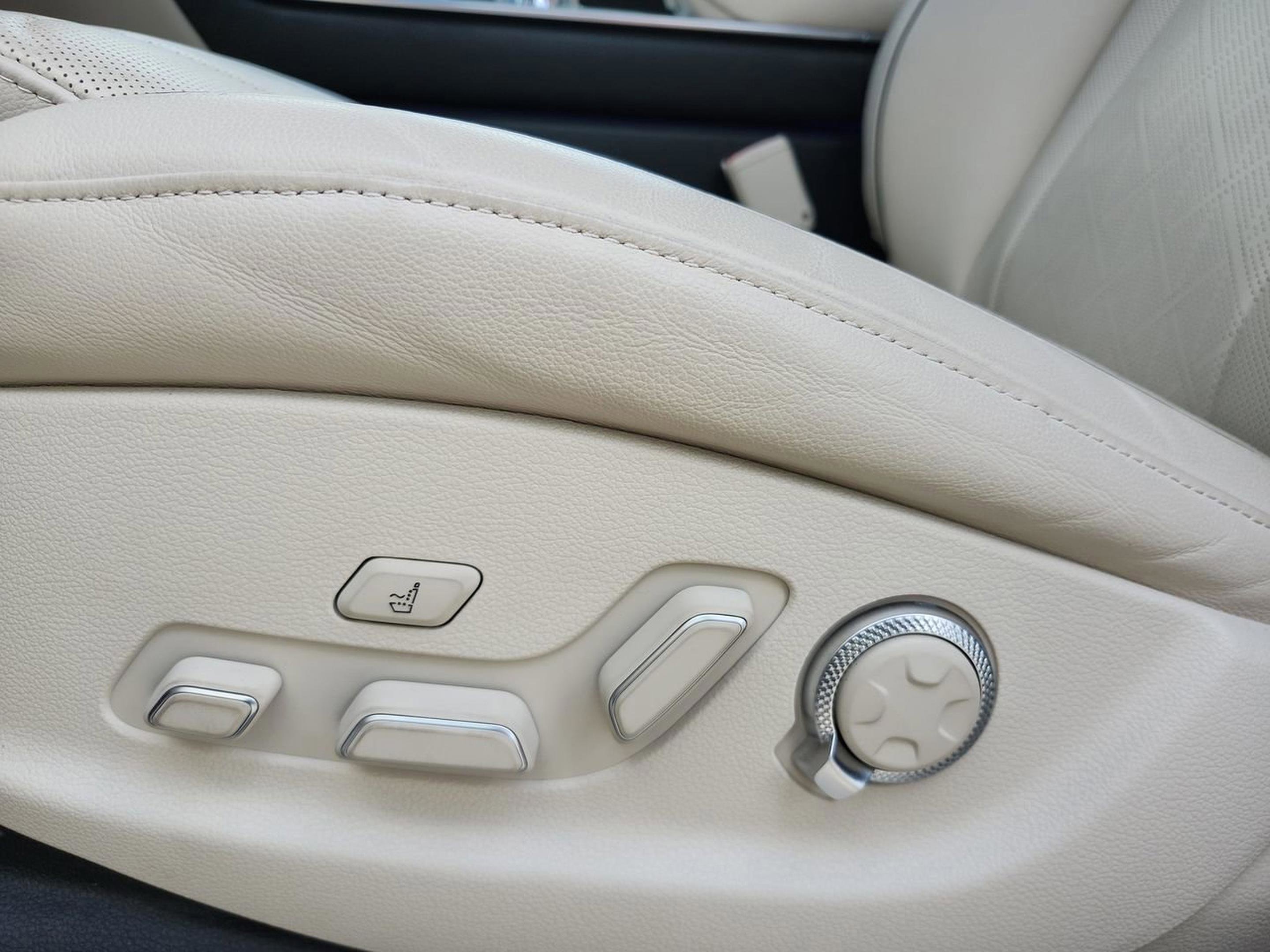 Used 2025 Genesis GV80 2.5T Prestige AWD/4WD image 13