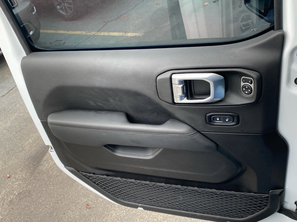 Used 2023 Jeep Wrangler Unlimited Sahara image 22