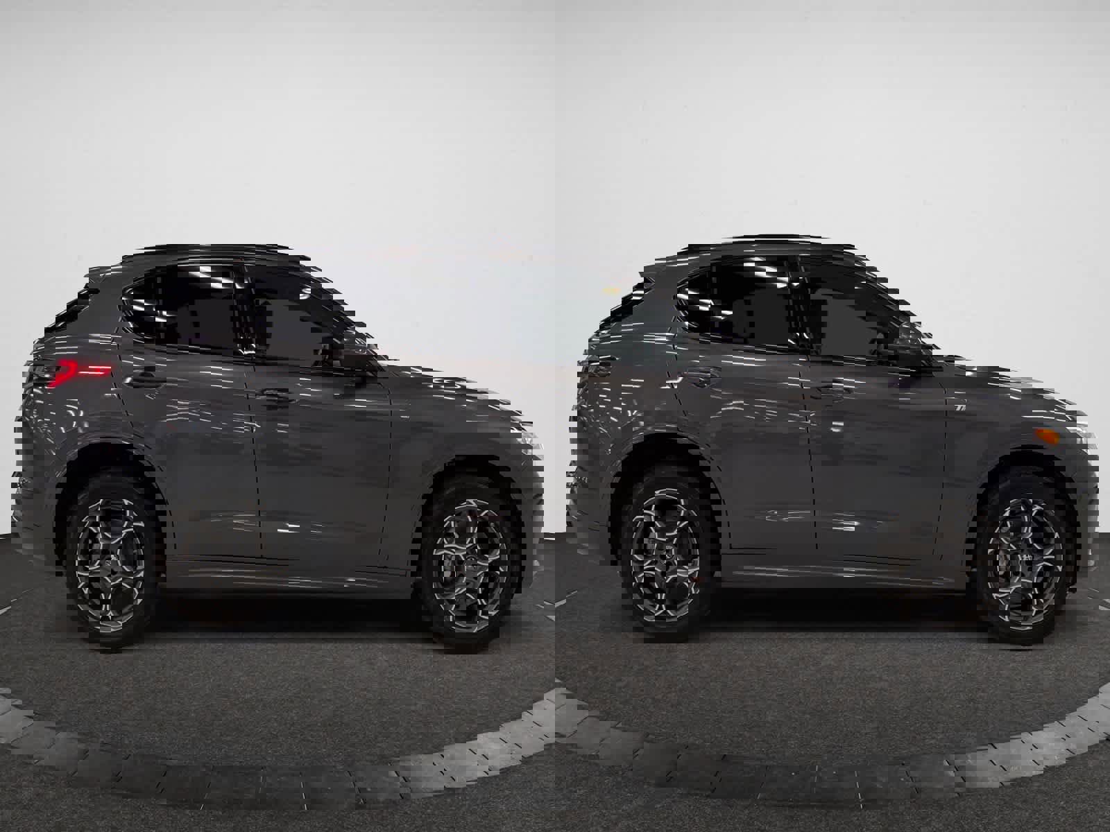 Used 2022 Alfa Romeo Stelvio Ti w/ Active Assist Plus Package image 10