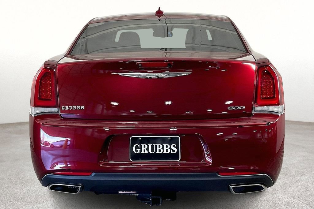 Used 2019 Chrysler 300 Touring w/ Sport Appearance Package image 6
