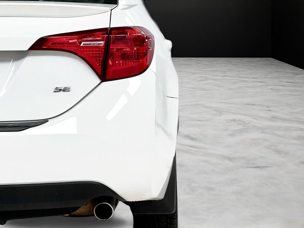 Used 2018 Toyota Corolla SE FWD image 37