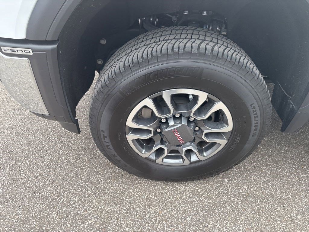 Used 2025 GMC Sierra 2500 SLT w/ SLT Premium Package image 5