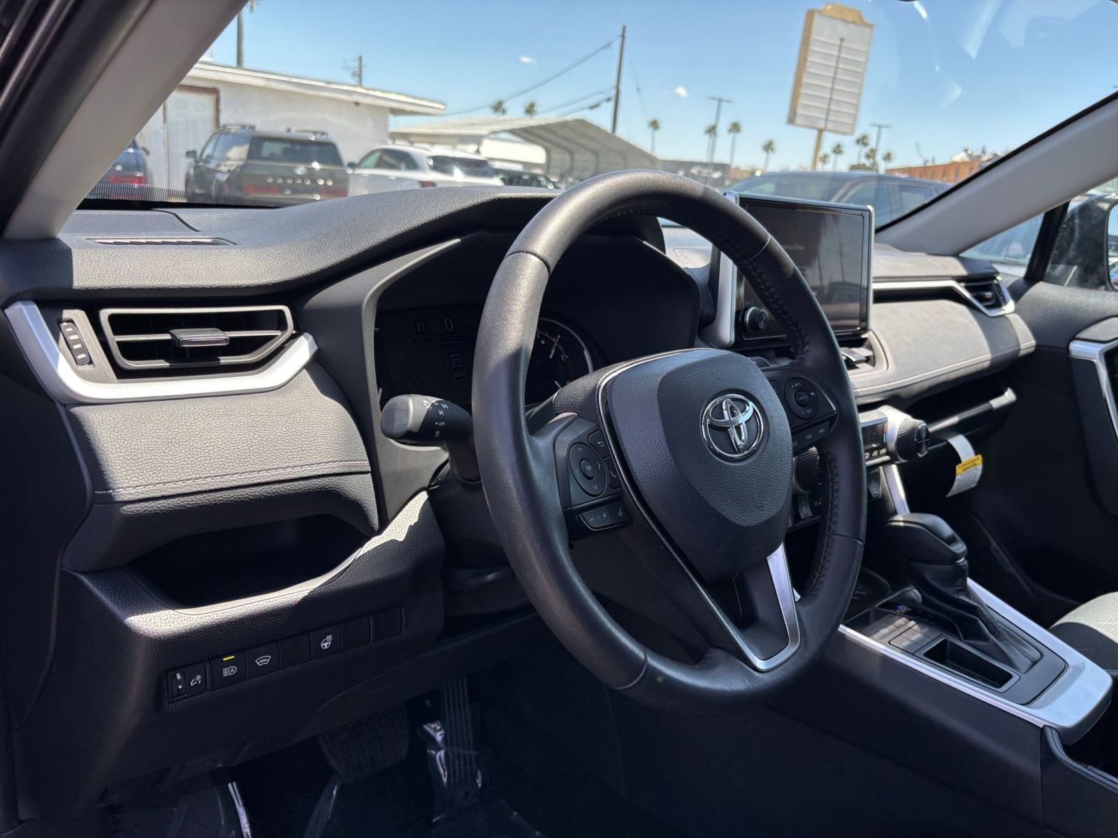 Used 2025 Toyota RAV4 XLE w/ Weather Package FWD image 34