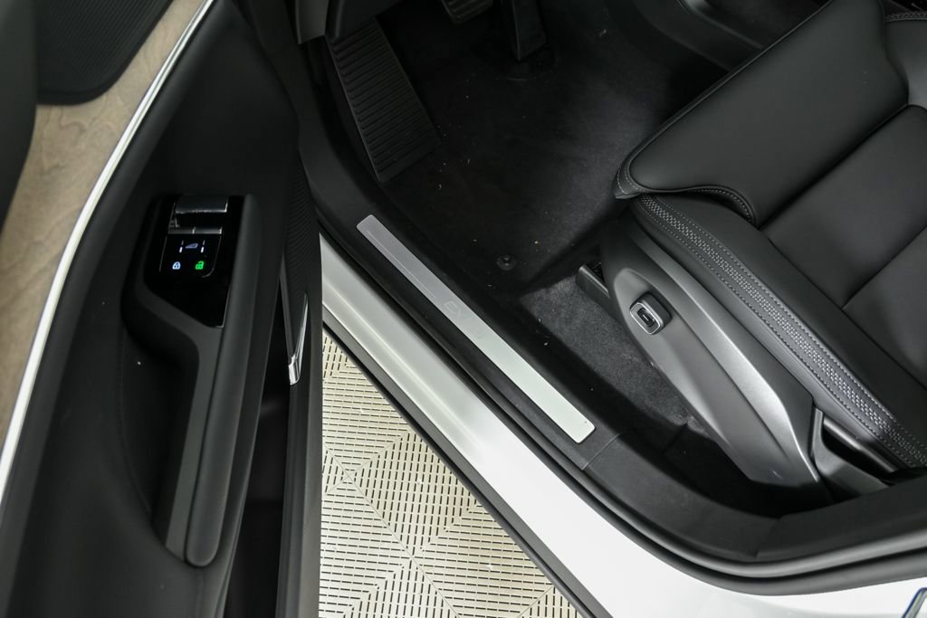 New 2025 Volvo EX90 Plus w/ Protection Package Premier AWD/4WD image 8